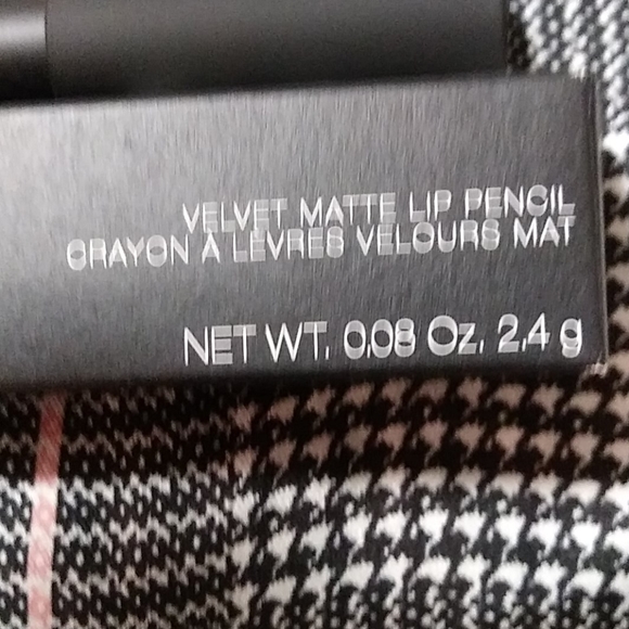 Nars (2) Velvet Matte Lip Pencils - Shades of Red - Picture 2 of 7